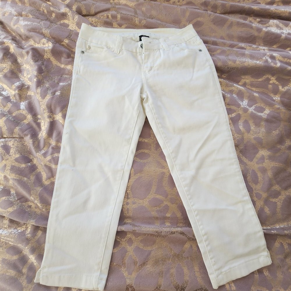 White capri stretchy jeans